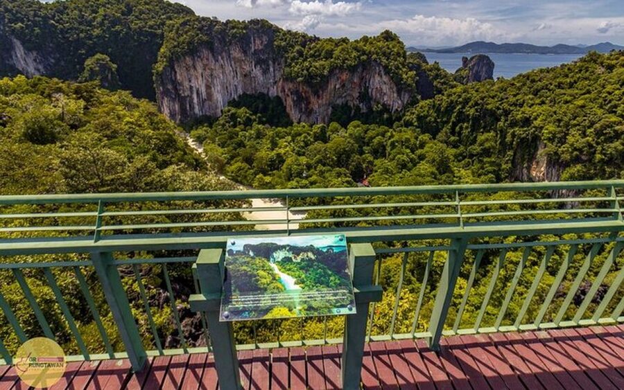 Ao Nang: Hong Islands Tour by Speedboat or Longtail Boat - Hong Lagoon: a short, calm pause