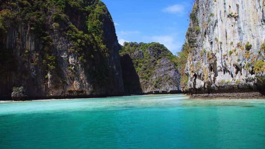 Ao Nang: Phi Phi Islands Speedboat or Catamaran Tour One day - Speedboat or catamaran: the choice matters