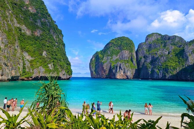 Early bird Phi Phi islands and 4 Islands by Speedboat Tour - Poda Island finishes the island hopping