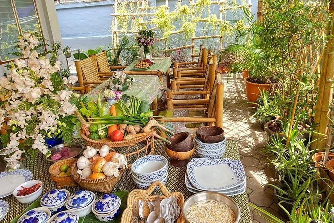 Home Style Family class with fruit carving and market tour - Who will get the most from this class