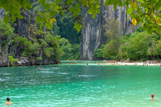 Hong Islands One Day Tour From Krabi - How crowded and relaxed is the experience?