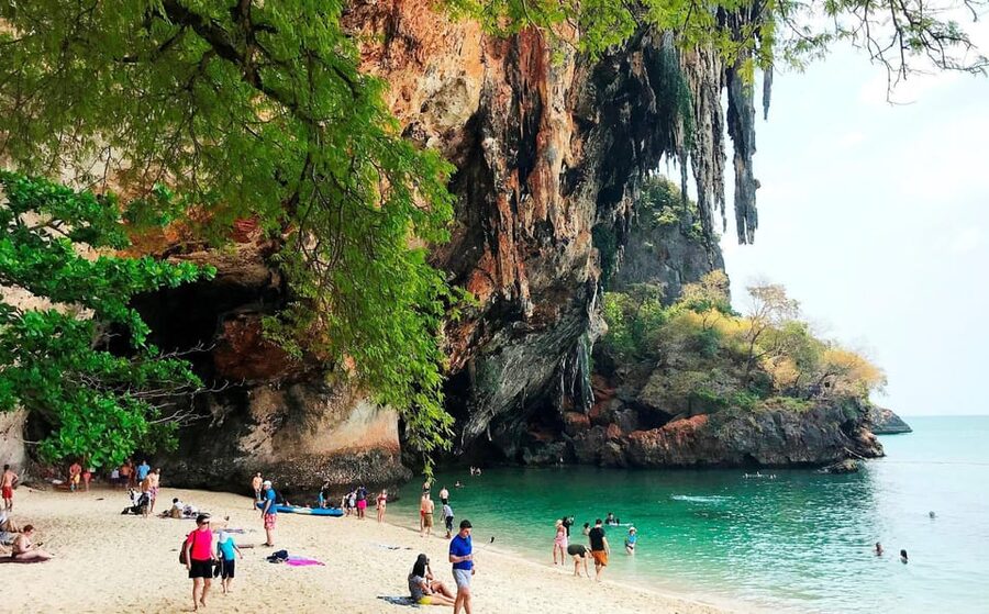 Krabi: 4 Island Whirlwind Tour with Caves, Sandbars & Reefs - Walking the Tup Island sandbar