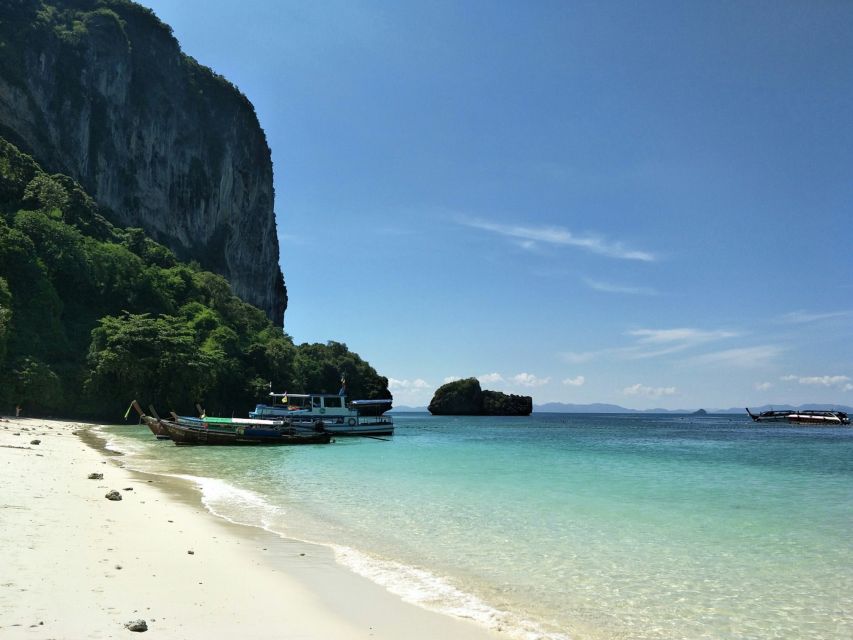 Krabi: 4 Islands Day Trip by Speedboat Including Lunch Box - Guides, group size, and the human side of the trip