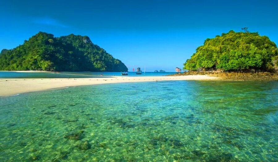 Krabi: 4 Islands Sunset Longtail Boat Tour with BBQ Dinner - Guides and the value of a small boat
