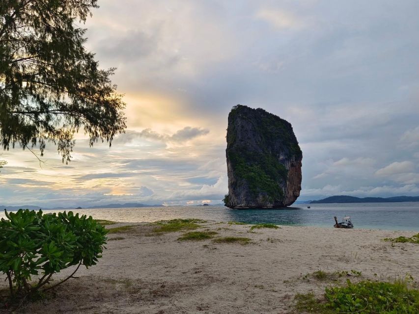 Krabi: 7 Island Sunset With BBQ & Plankton Speed Boat Tour - Poda and Tang Ming set the table for sunset
