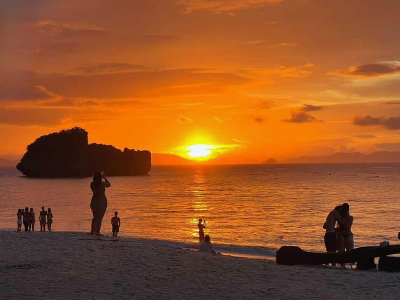 Krabi: 7 Islands Sunset Hopping Cruise with BBQ & Plankton - Thale Waek and the tide-made sandbar