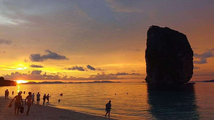 Krabi: 7 Islands Sunset Tour & BBQ & Bioluminescent Plankton - Yawasam and Tang Ming bring the first clear water