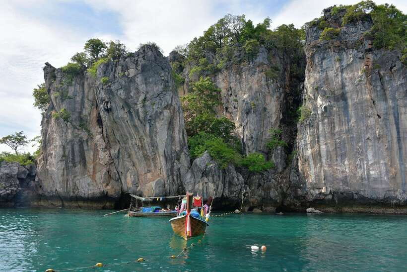 Krabi: 7 Islands Sunset Tour with Buffet Dinner & Snorkeling - Guides and the feel of the crew