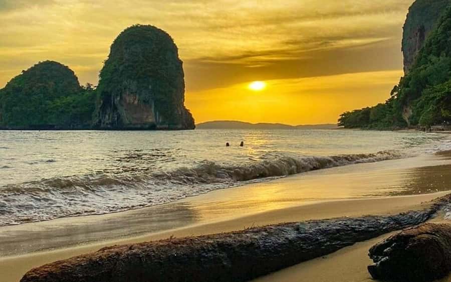 Krabi: Bioluminescent Plankton, Snorkeling & Sunset Tour - Boat comfort, group size, and the crowd question