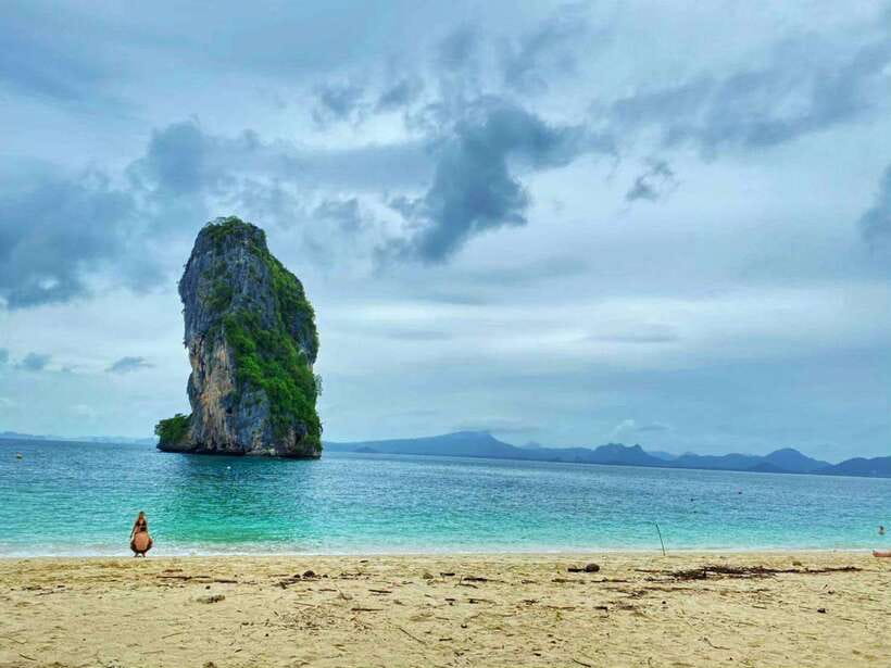 Krabi:Day Trip 4 Islands by Premium Longtail Boat with Lunch - Koh Poda, white sand and lunch on the beach