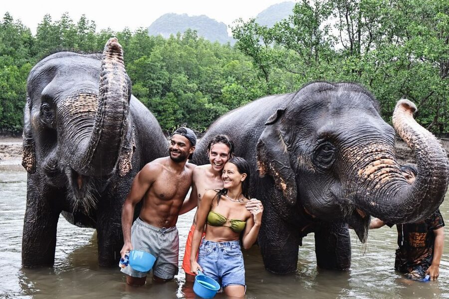 Krabi: Elephant Bathing Session at Krabi Elephant Shelter - Photos, refreshments, and washing up afterward