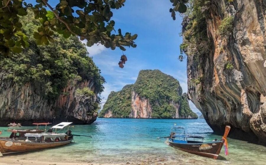 Krabi Hong Island Day Trip by Speed boat or Longtail Boat - Who will enjoy this day most?