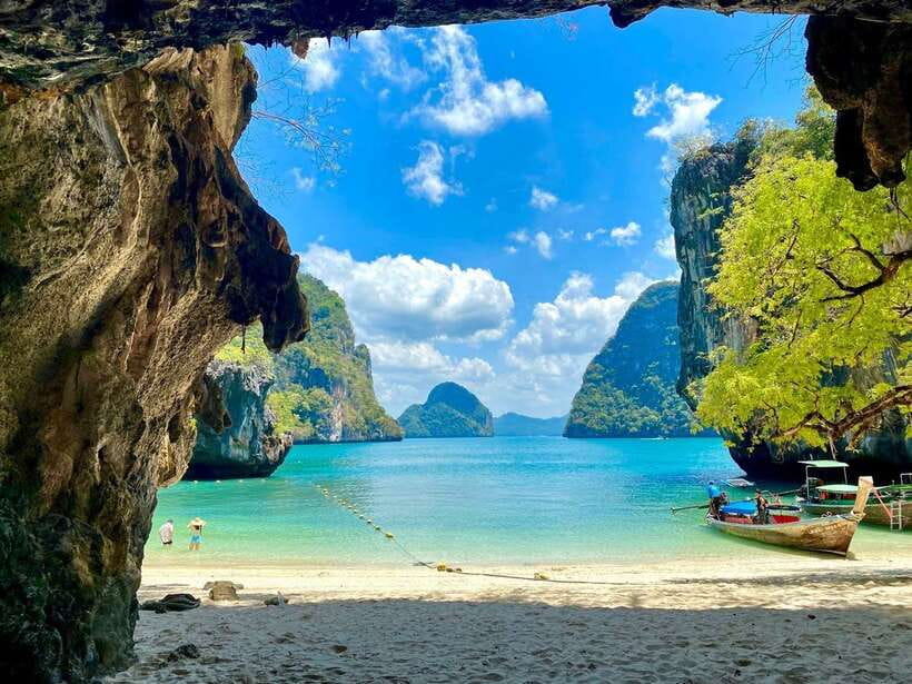 Krabi: Hong Island Longtail Boat & Kayak Tour w Buffet Lunch - Why the kayak changes the Hong Island day