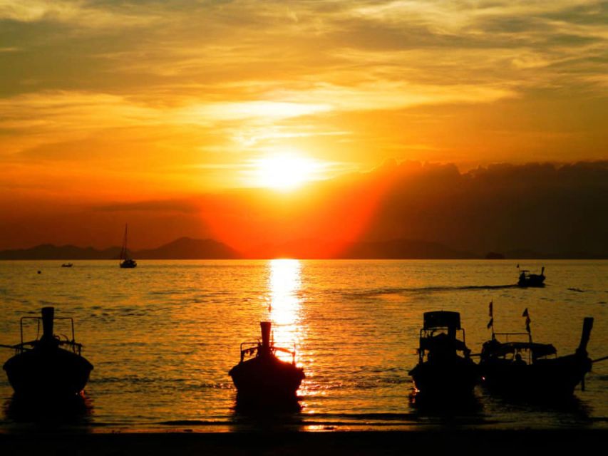 Krabi: Hong Island Sunset and BBQ Dinner Tour - Guides and crew shape the day