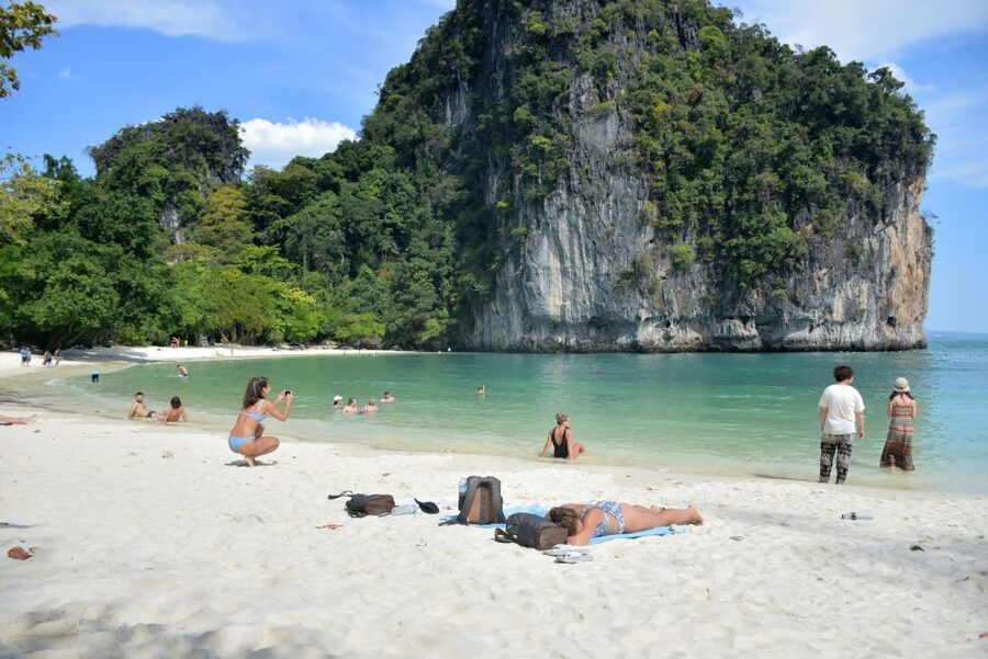 Krabi: Hong Island Sunset Tour w/ Beach Dinner+Night Snorkel - Boat travel, transfers, and the pace of the day