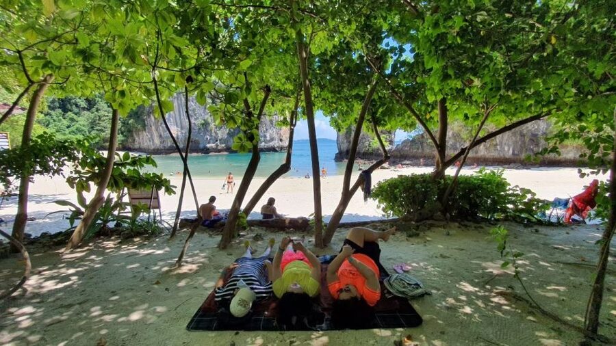 Krabi: Hong Islands Day Trip by Speedboat with Lunch - Key points at a glance