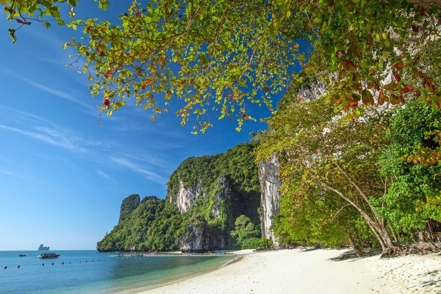 Krabi: Hong Islands Snorkeling with Lunch by Longtail Boat - Hong Bay snorkeling and the red rock