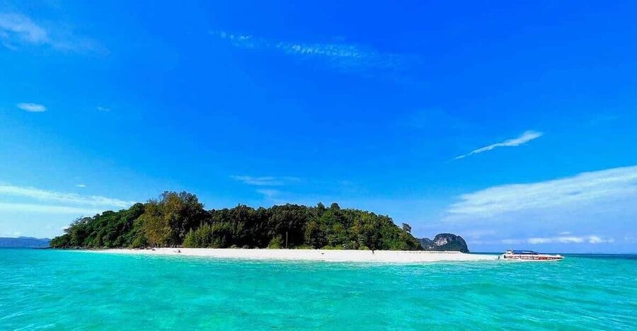 Krabi: Phi Phi Islands & Maya Bay Speedboat Tour with Lunch - The 45-minute run out to the islands