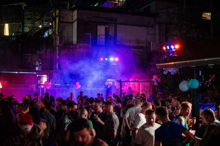 Krabi Pub Crawl - Join Nomads For The Best Night in Ao Nang! - The small-group promise and the social side