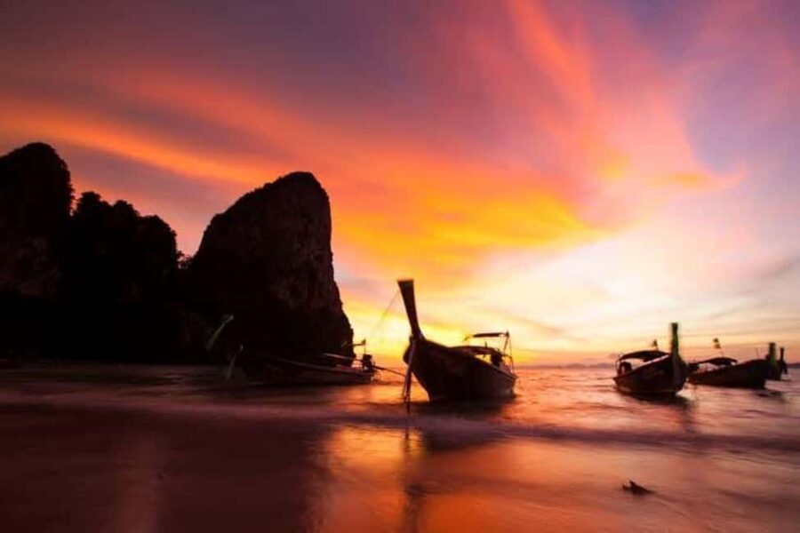 Krabi: Railay Sunset and Bioluminescent Plankton Tour - Meeting in Ao Nang and boarding the longtail boat