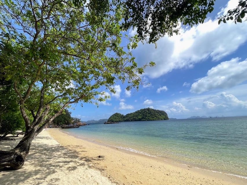 Krabi's Hong Island Speed Boat Blast with 360° Viewpoint - The crew can make or break a speedboat day