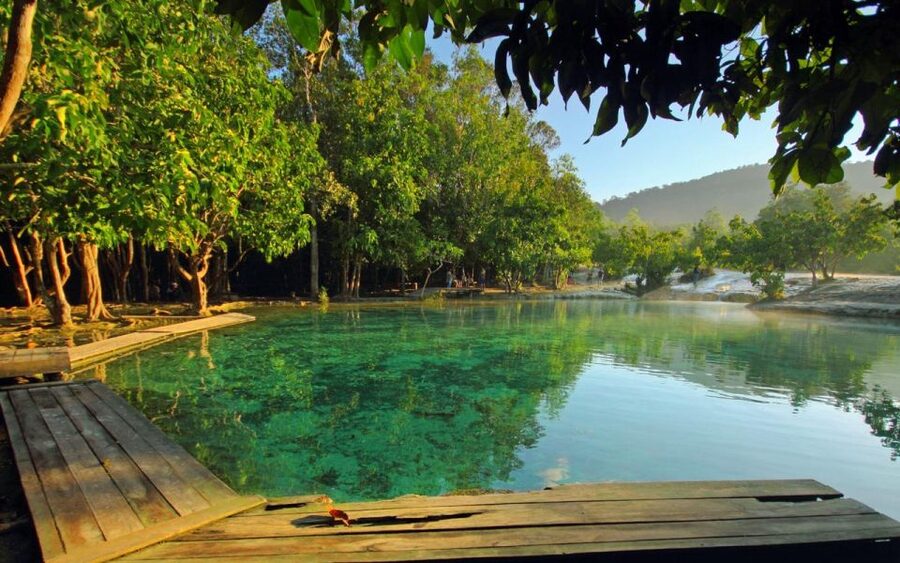 Krabi: Tiger Cave, Hot Springs and Emerald Pool Jungle Tour - What to wear and pack for all three stops