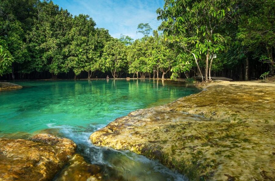 Krabi: Tiger Temple, Hot Springs & Crystal Pool Jungle Tour - Lunch after the water stops