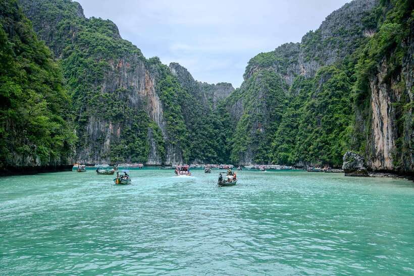 Phi Phi : Half Day By Speed Boat 4 hours Phi Phi Lay - Maya Bay is the headline stop