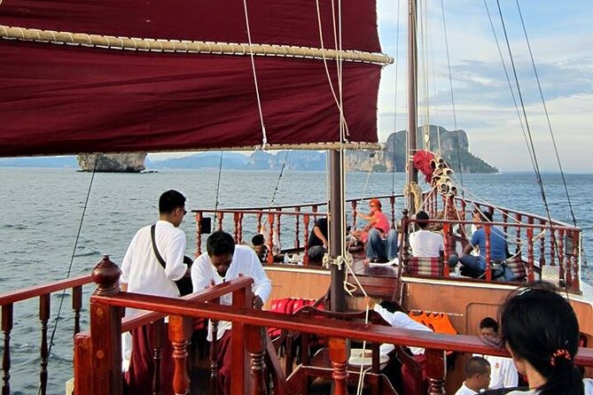 Sunset Dinner Cruise with night Swimming by Luxury Junk Boat - Tub Island, Chicken Island, and Pirate Beach