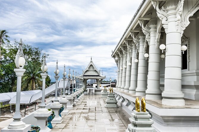 Tiger Cave Temple, Emerald Pool & Hot Springs Tour from Krabi - Tiger Cave Temple and the 1,260-step challenge